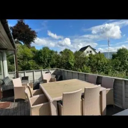 -flott Utsikt Mot Byen Villa