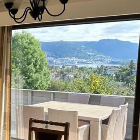 -flott Utsikt Mot Byen Villa Florvag