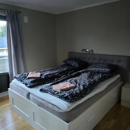 Villaer Florvåg -flott Utsikt Mot Byen
