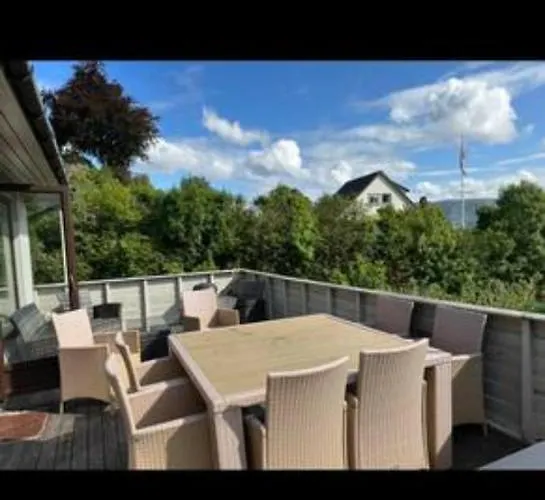 -flott Utsikt Mot Byen Villa