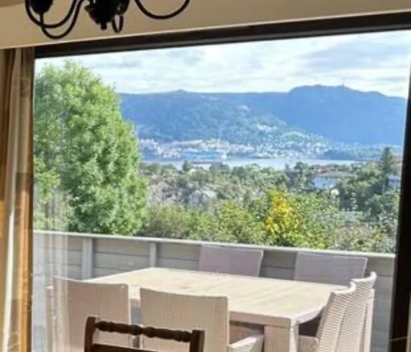 -flott Utsikt Mot Byen Villa Florvag