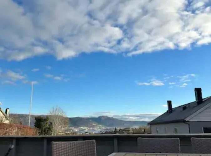 -flott Utsikt Mot Byen Villa