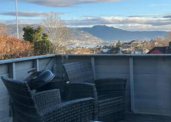 Villa -flott Utsikt Mot Byen *