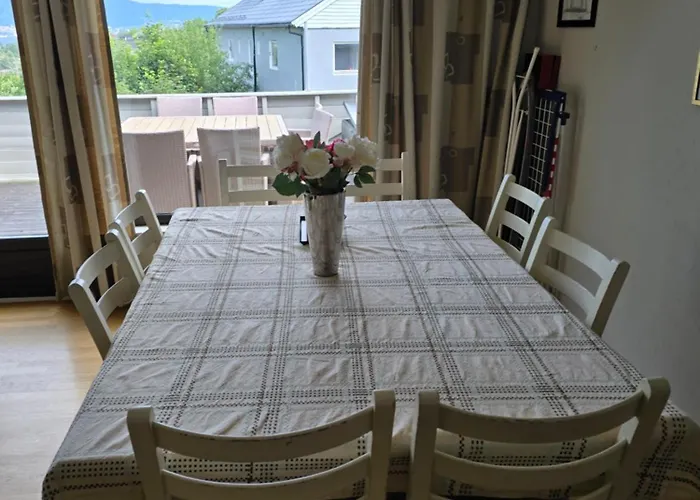 -flott Utsikt Mot Byen