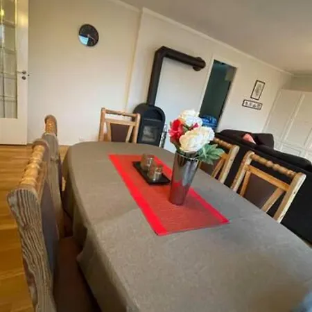 -flott Utsikt Mot Byen Florvag